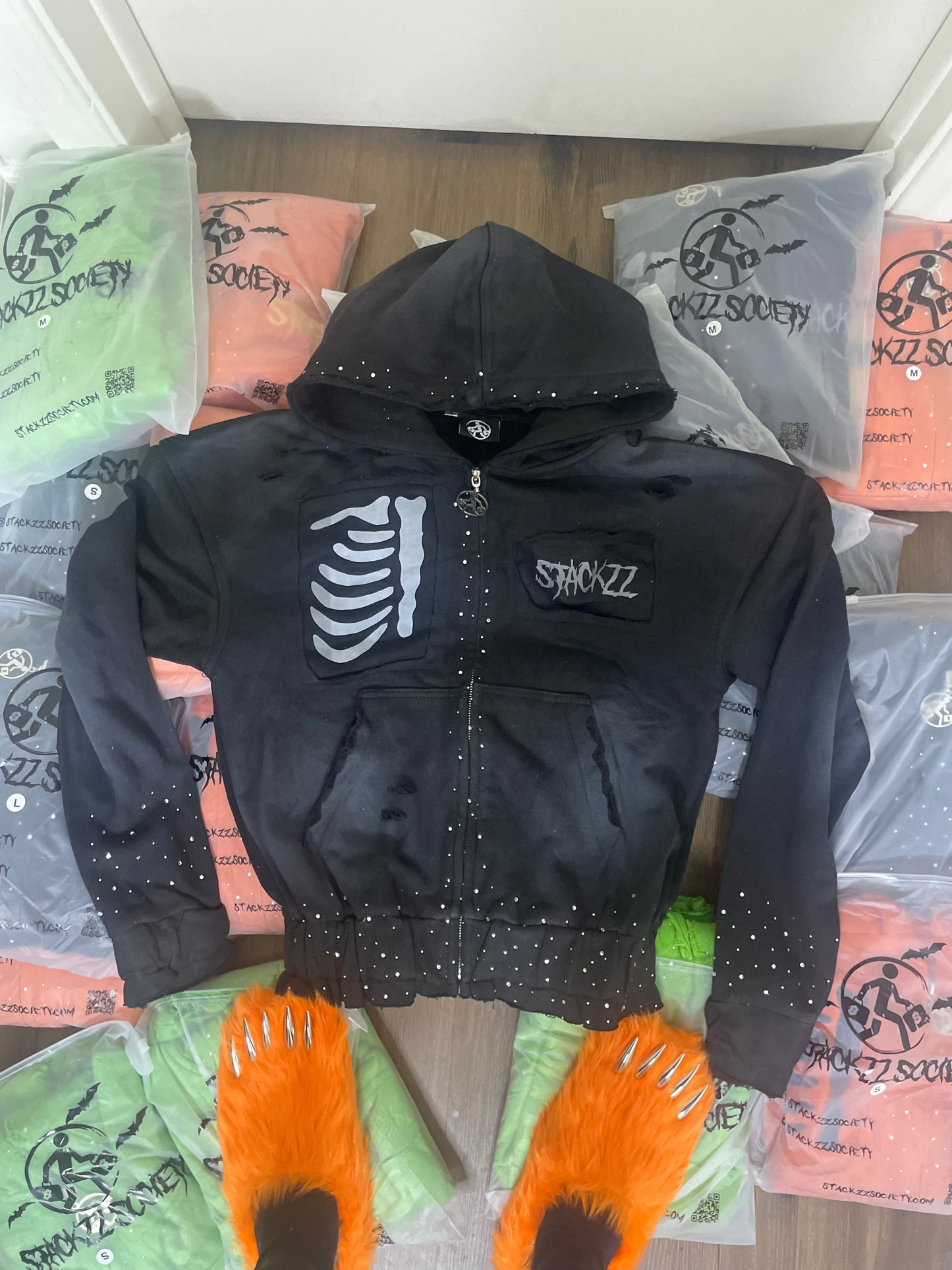 Z-   ᴠ2 ʀʜɪɴᴇꜱᴛᴏɴᴇ ʜᴏᴏᴅɪᴇꜱ